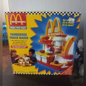 1993 McDonald's Happy Meal Magic Hamburger Snack Maker NIB No. 10335